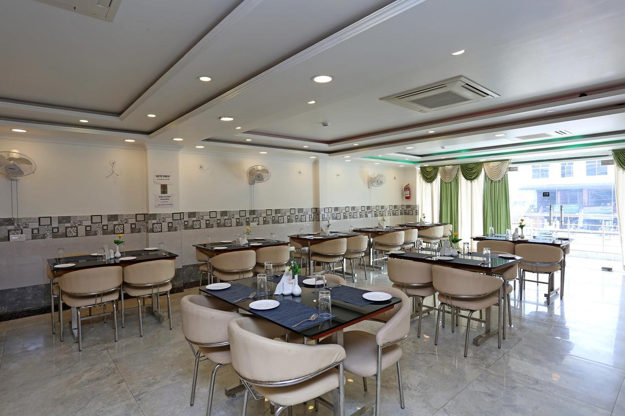 Oyo 11306 Ss Hotel Gorakhpur Luaran gambar